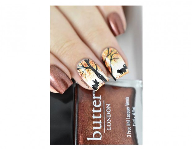 Gli animali del bosco in chiave glam come accent nail, in abbinamento a uno smalto metallizzato. Photo credits: @marinelovespolish.blogspot.fr Pinterest
