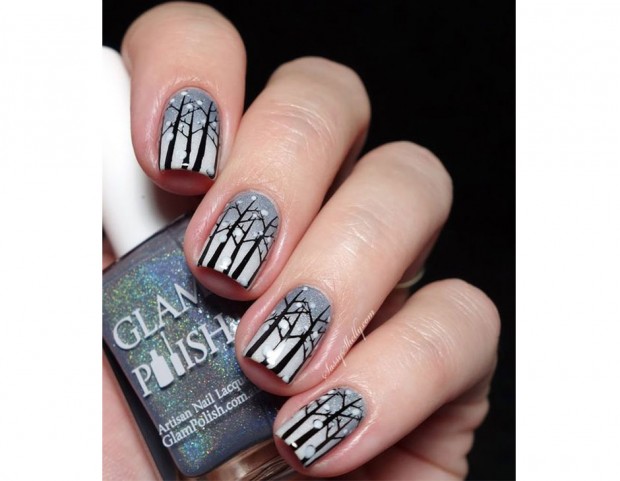 Alberi spogli e la neve che cade, una nail art essenziale ed elegante. Photo credits: @sassyshelly.com Pinterest