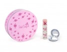 Pink Mirror – Un dolcissimo coffret contiene l’iconica fragranza abbinata a uno specchio da borsetta: super chic!