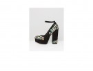 Scarpe ricamate con plateau