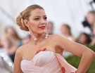 Blake Lively sceglie sempre acconciature strepitose, come questo cignon con crocchia importante. Photo credits: Getty Images