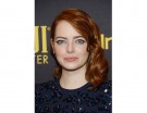Non sai come rendere particolare il taglio medio? Fai come Emma Stone e opta per un’acconciatura laterale, portando i capelli da un lato e fermandoli dietro la nuca. Photo credits: Getty Images