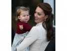 Quale migliore occasione delle feste per un’acconciatura… reale? Kate Middleton ha raccolto le ciocche ai lati della fronte, lasciando il resto dei capelli ricadere sciolti. Photo credits: Getty Images