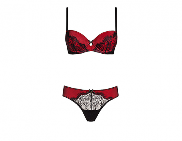 Completo con reggiseno a balconcino e culotte a perizoma