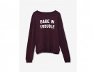 Color burgundy e con scritta