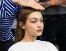Gigi Hadid nel backstage di Missoni, dove Anthony Turner si è occupato dell’hair styling per Moroccanoil. Photo credit: Francesca Merlo