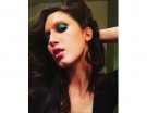 Ombretto azzurro anche da Elisabetta Franchi sulla modella Anna Cleveland. Photo credit: anna_vrc