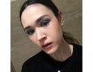 Ombretto color carta da zucchero per il make up di Stella Jean ideato da Michele Magnani. Photo credit: Instagram @glvictoria