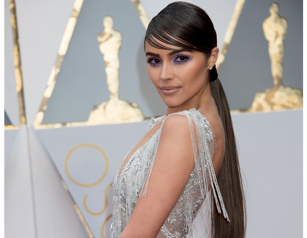 Ponytail impeccabile, merito di ghd, fautore dell’hair look liscissimo! Bello anche il trucco pastello! – TuSì