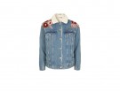 Con interno in shearling e ricami floreali