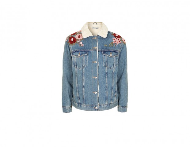 Con interno in shearling e ricami floreali