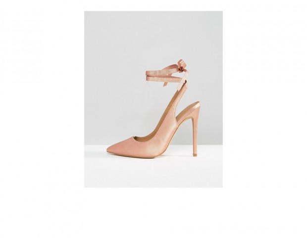 Pumps nude con nastro in raso