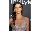 Angela Sarafyan ha scelto un look romantico, con treccia a spina di pesce laterale. (Photo credits: Getty Images)