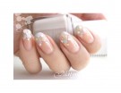 Nail art nude romantica con decori in toni pastello. Photo credit: Pinterest @mitoca