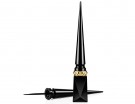 Ispirato alle iconiche pelli brillanti delle calzature Louboutin, l’eyeliner liquido della maison francese sono caratterizzati da un finish extra luminoso