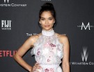 Chignon morbido e ciocche ai lati del viso per Shanina Shaik.  (Photo credit: Getty Images)