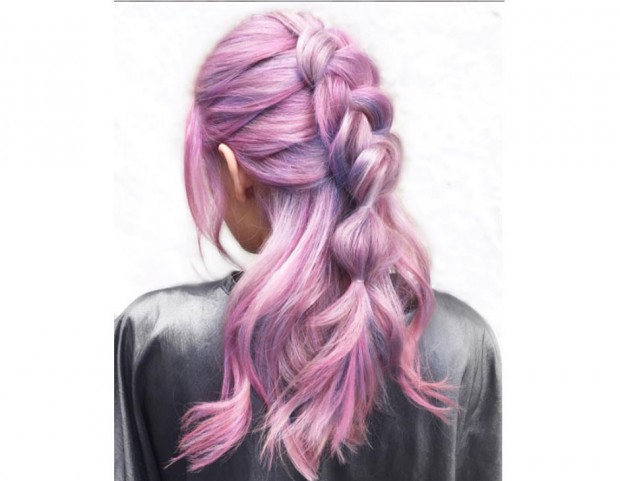 Rainbow hair dal rosa al lilla. (Photo credit: Instagram @rossmichaelssalon)
