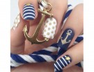 In questa nail art l’oro gioca un ruolo fondamentale. (Photo credit: Instagram @infinitelypolished) In questa nail art l’oro gioca un ruolo fondamentale. (Photo credit: Instagram @infinitelypolished)