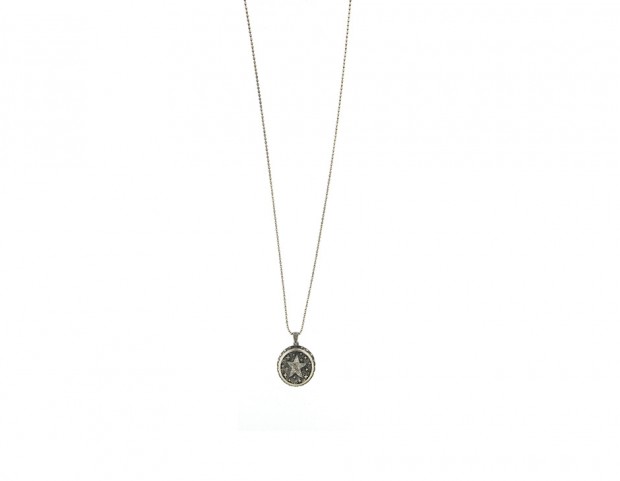 Collana lunga in argento con ciondolo