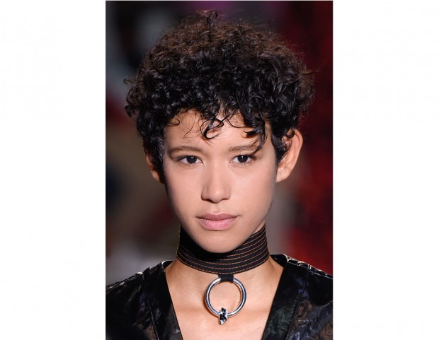 Il taglio corto è perfetto anche per i capelli super ricci.