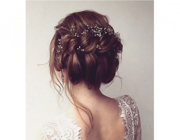 Acconciatura raccolta con treccia a corona. (Photo credit: Pinterest @MODwedding)