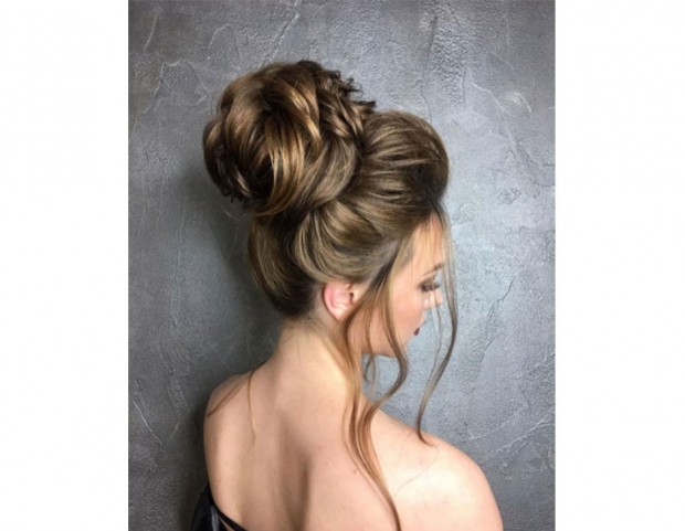 Chignon alto con maxi volume. (Photo credit: Instagram @elstile)