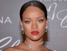 Un trucco super elegante con labbra rosso fuoco per Rihanna al party di Chopard. (Photo credit: Getty Images)