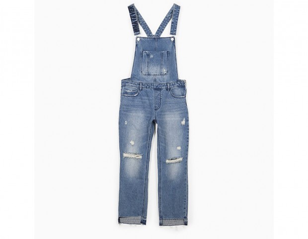In denim scuro con strappi
