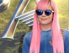 Lily Allen ama il millennial pink in versione neon. (Photo credit: Getty Images)