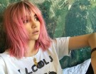 Suki Waterhouse ha cambiato look, con un long bob in millennial pink. (Photo credit: Instagram @sukiwaterhouse)