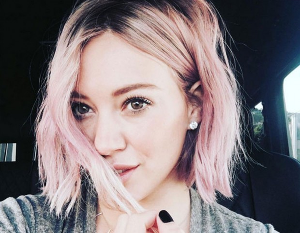Hilary Duff ha scelto una tonalità di millennial pink rosa pastello. (Photo credit: Instagram @hilaryduff)