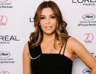 Eva Longoria sceglie onde lucide e disciplinate. (Photo credits: Getty Images)