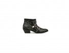 Boots con fibbie e borchie dorate