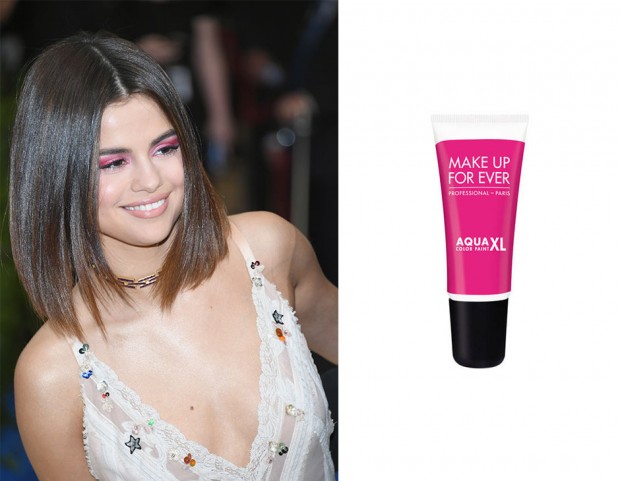 Per un tocco fucsia sugli occhi come Selenza Gomez scegli l’ombretto in crema waterproof di Make Up For Ever. (Photo credit: Getty Images)