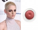 Sfuma l’ombretto in crema Supreme di Nabla con un ombretto nero per copiare il trucco di Kristen Stewart. (Photo credit: Getty Images)