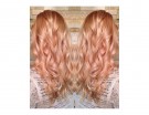 Peach blonde su capelli lunghi e mossi, in versione romantica. (Photo credit: Pinterest Macy Roberts)