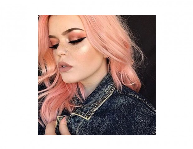 I capelli peach blonde possono assumere sfumature neon. (Photo credit: Pinterest Lather & Frisk)