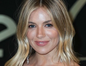 Intervista a Sienna Miller: «Non ho più paura del giudizio degli altri»