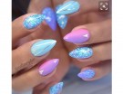 Manicure rosa e turchese con glitter