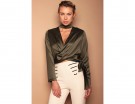 Blusa incrociata in raso con fusciacca