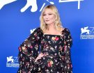 Kirsten Dunst ama le onde texturizzate con frangia a tendina. (Photo credit: Getty Images)