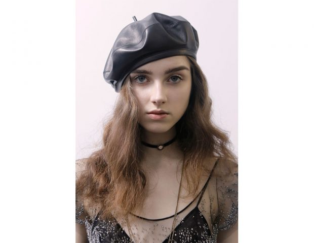 Capelli mossi e vaporosi.