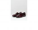 In vernice burgundy