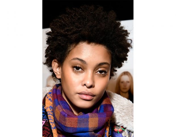 Afro style e capelli corti.