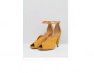 Sandali in suede con cinturino