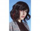 Capelli mossi con ciuffo laterale. (Photo credit: Framesi)