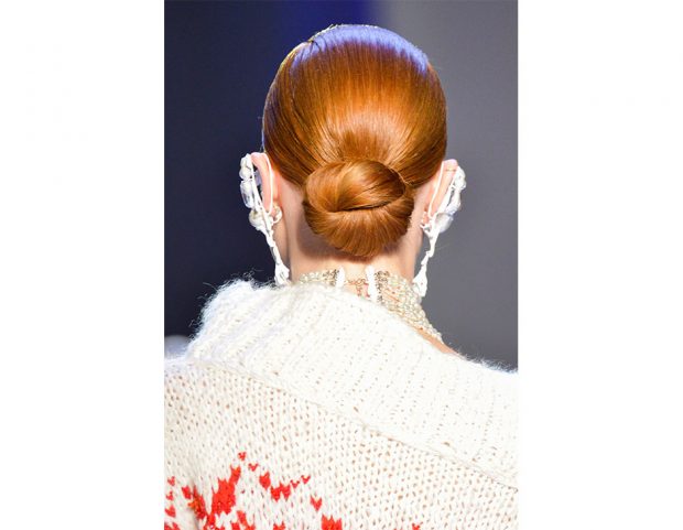 Classico chignon  dall’effetto ordinato.