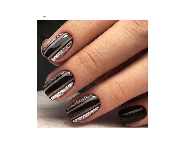 Effetto metallizzato e a specchio. (Photo credit Pinterest @nailsdesignidea.com)