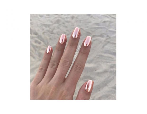 Mirror nails oro rosa. (Photo credit Instagram @nail_sunny)