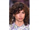 Capelli mossi: look wild e voluminoso.